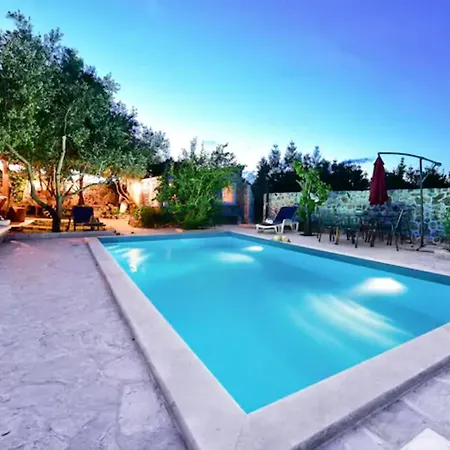 Robinson House With Pool & Seaview *