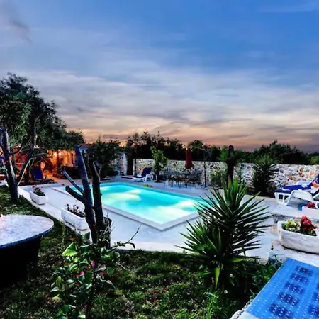 Robinson House With Pool & Seaview *