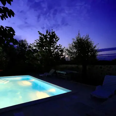Robinson House With Pool & Seaview